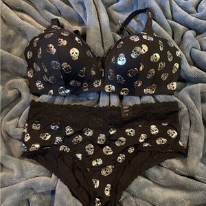 Torrid Bra and Underwear Set Black Metallic Skull Print